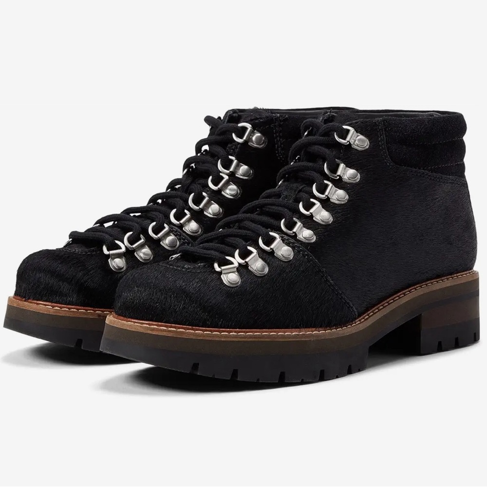 Never worn new Clark’s Orianna Alpine women’s black boots size 8!